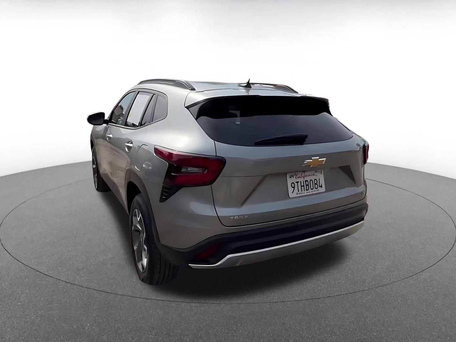 Used 2025 Chevrolet Trax LT image 11