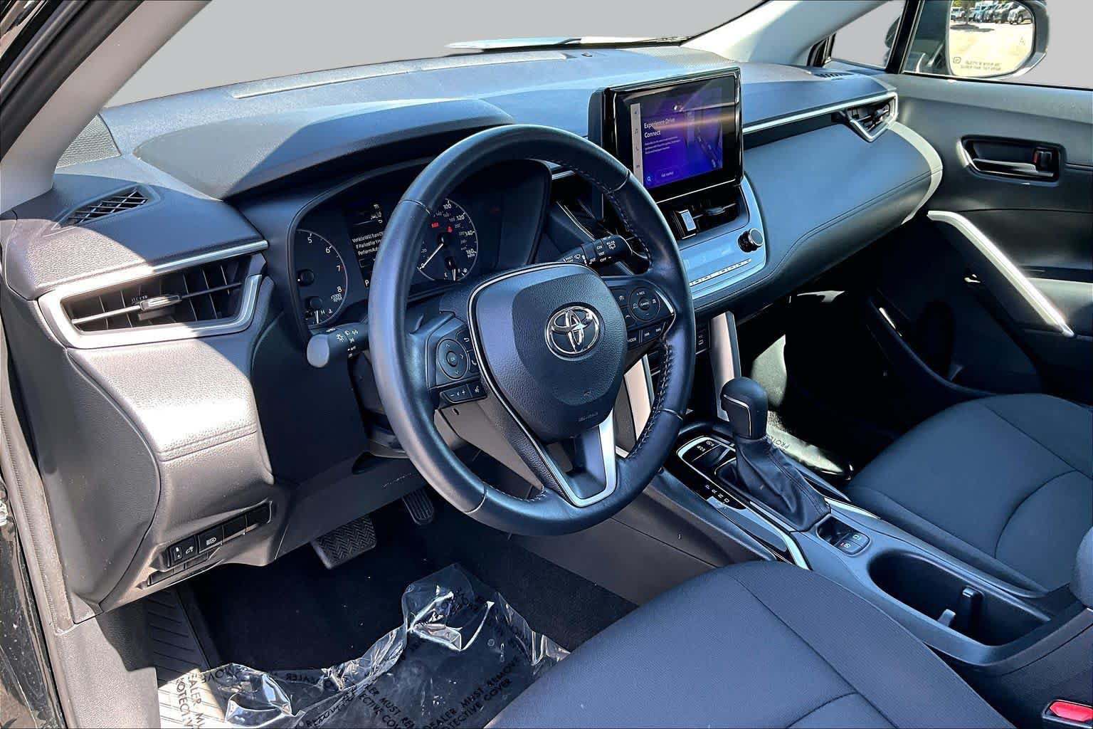 Used 2023 Toyota Corolla Cross LE w/ Moonroof Package FWD image 18
