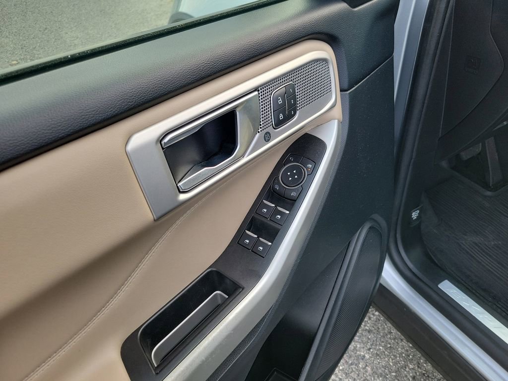 Used 2022 Ford Explorer Limited w/ Equipment Group 301A RWD image 14