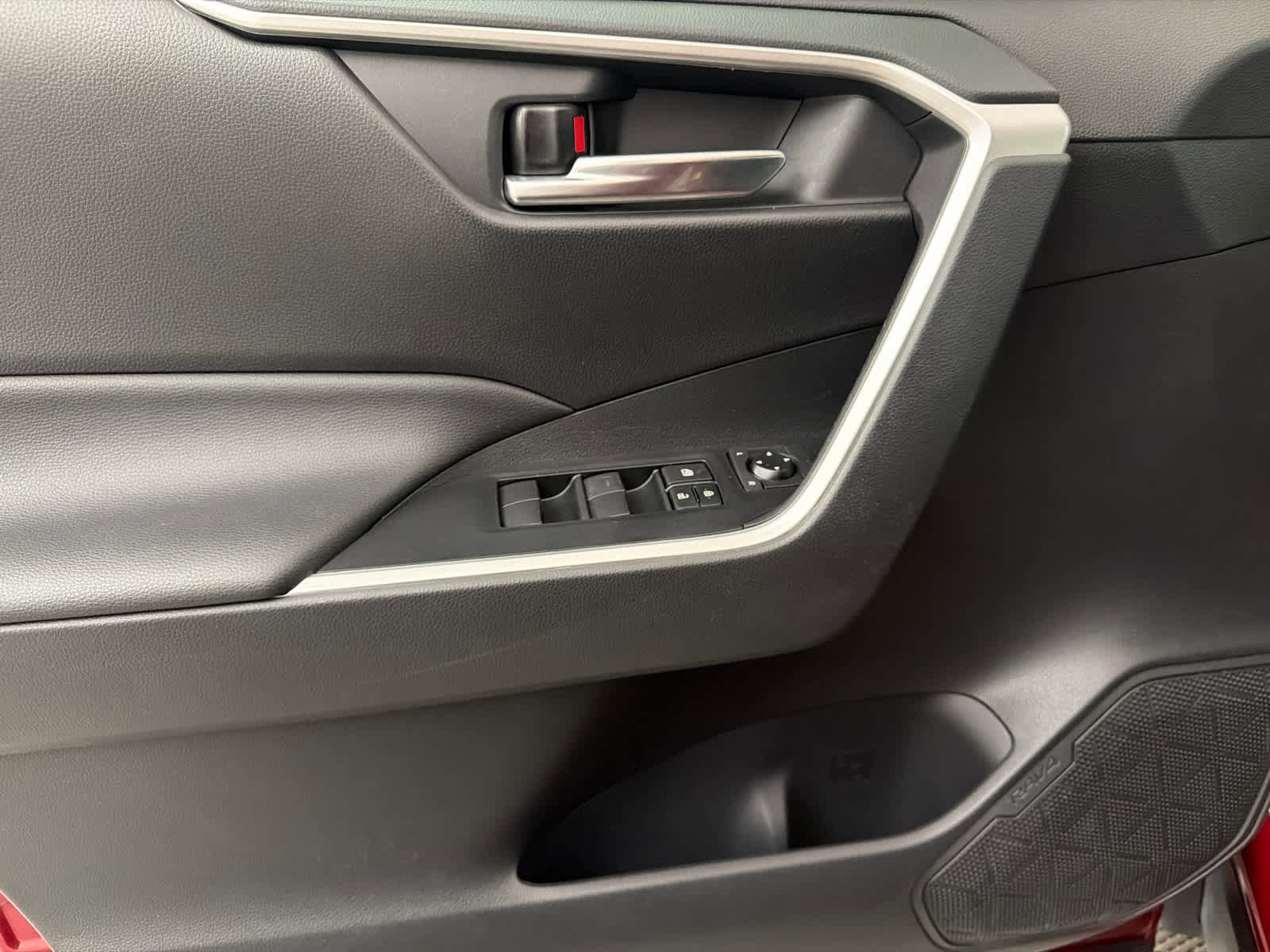 Used 2021 Toyota RAV4 XLE image 22