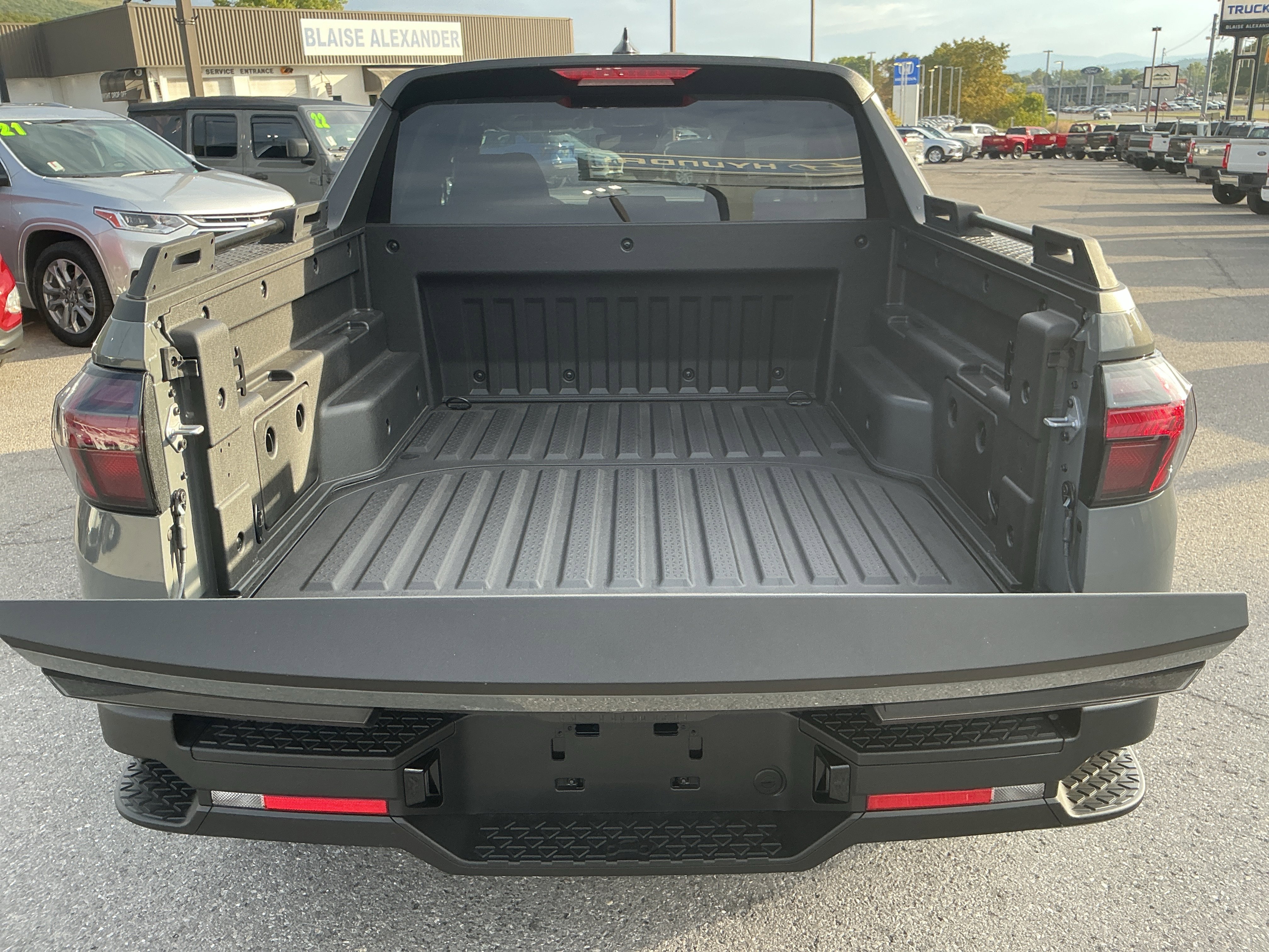 New 2026 Hyundai Santa Cruz SE image 5