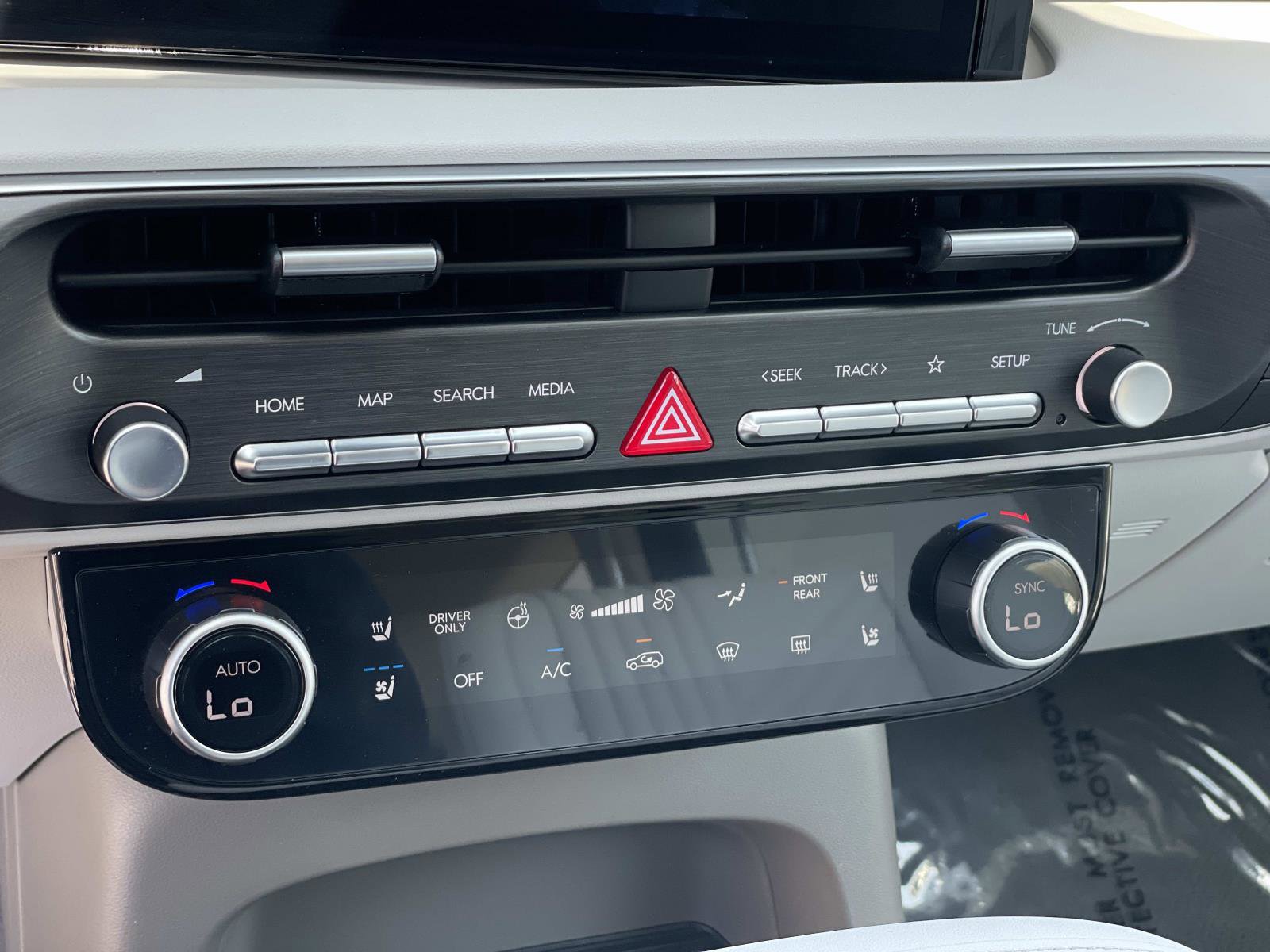 Used 2026 Hyundai Palisade SEL Premium FWD image 16