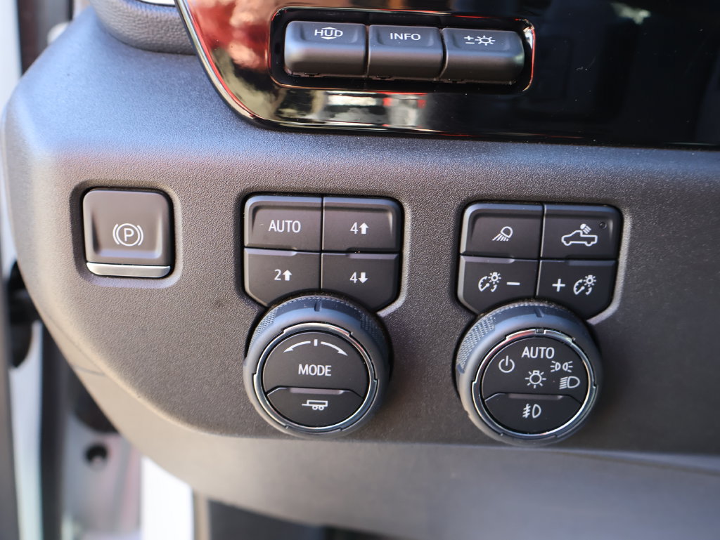 Used 2024 Chevrolet Silverado 1500 High Country w/ High Country Premium Package AWD/4WD image 34