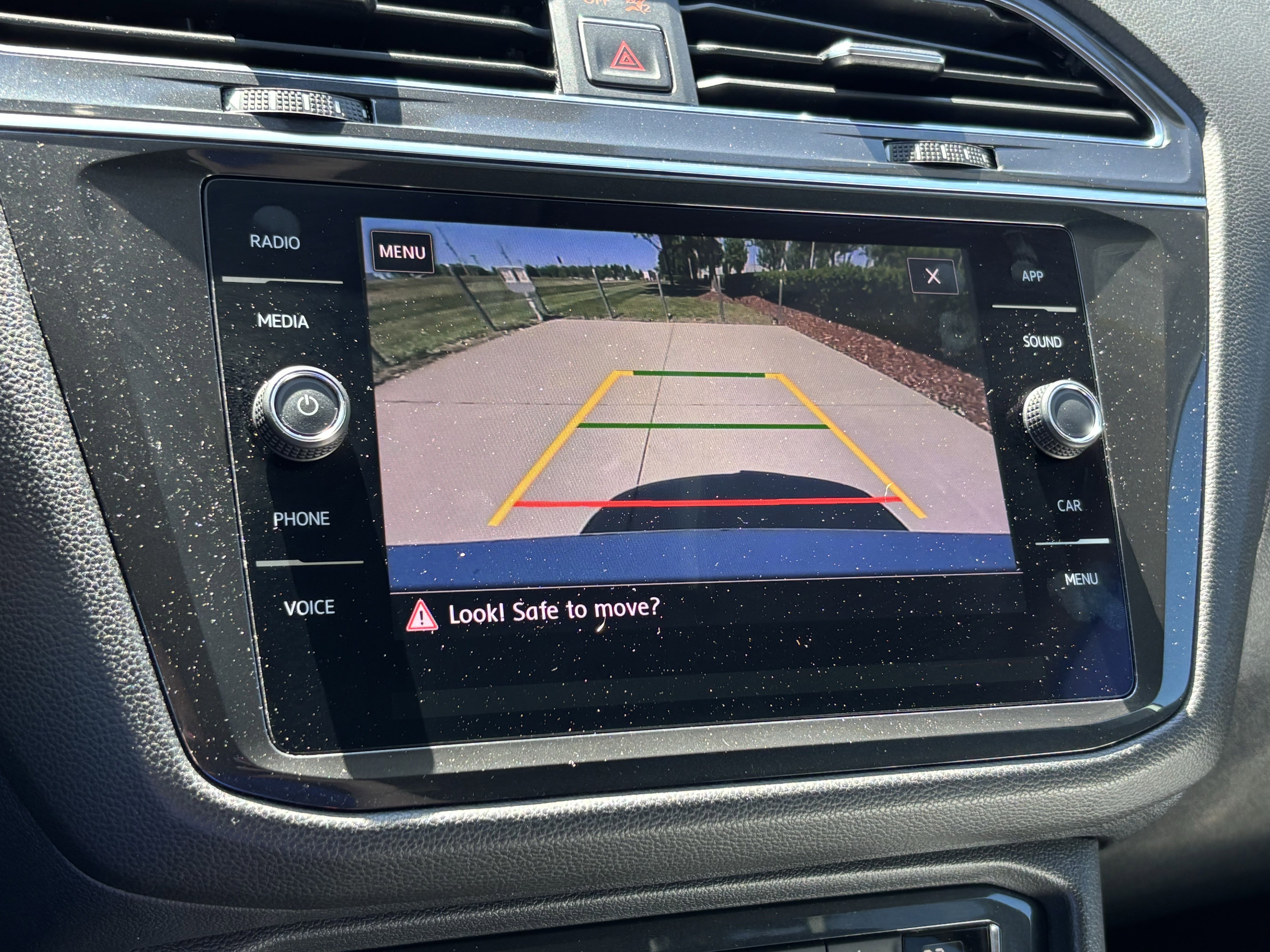 Used 2018 Volkswagen Tiguan SE FWD image 25