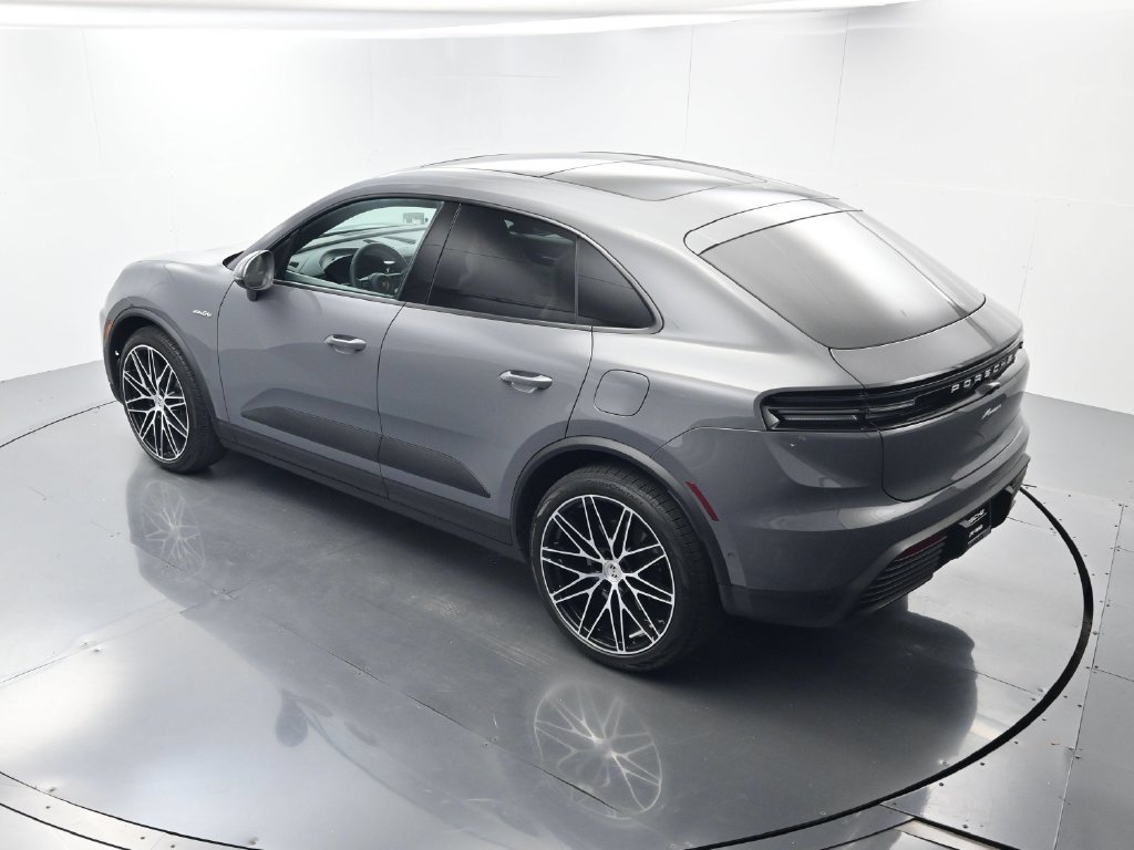 Certified 2025 Porsche Macan Electric RWD image 35