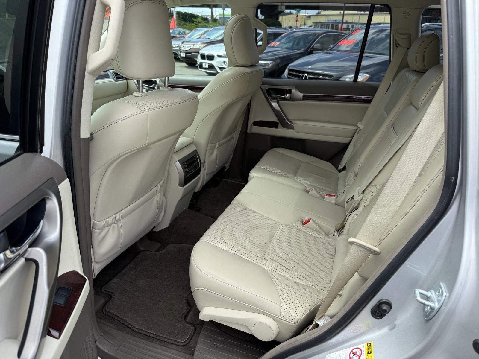 Used 2011 Lexus GX 460 w/ Comfort Plus Pkg image 15
