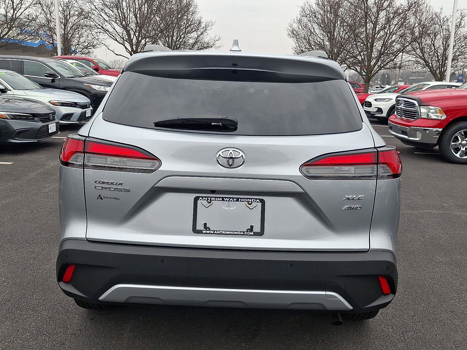 Used 2022 Toyota Corolla Cross XLE w/ Convenience Package image 5