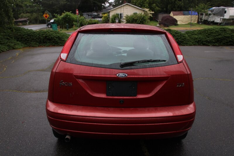 Used 2004 Ford Focus ZX5 Hatchback FWD image 11
