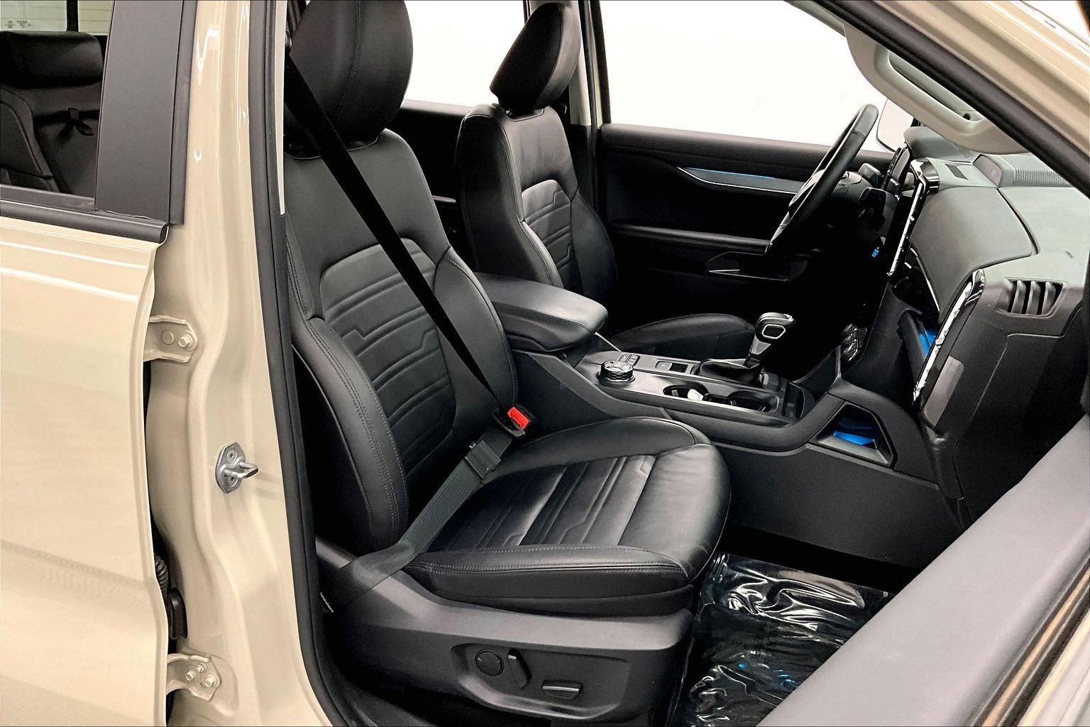 Used 2025 Ford Ranger Lariat w/ FX4 Off-Road Package AWD/4WD image 8