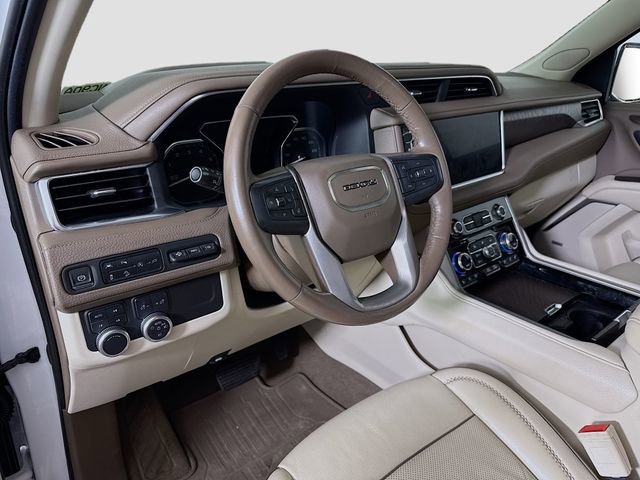 Used 2021 GMC Yukon Denali w/ Denali Premium Package image 9