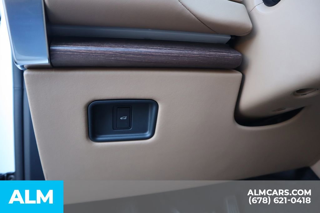 Used 2024 Land Rover Range Rover SE image 13