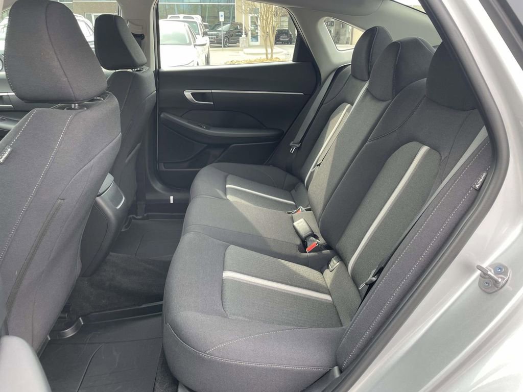 Certified 2025 Hyundai Sonata SE image 3