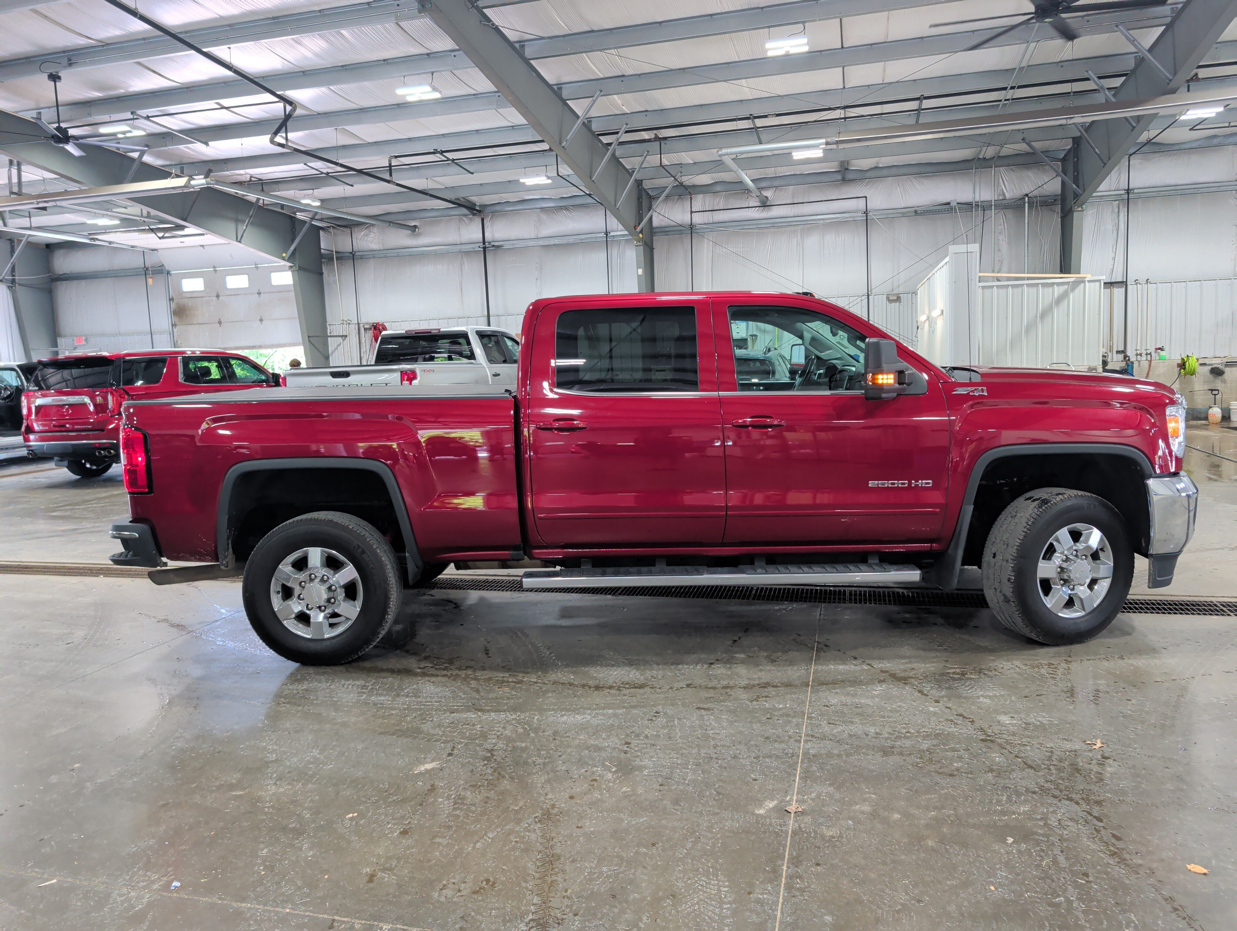 Used 2019 GMC Sierra 2500 SLE w/ SLE Preferred Package AWD/4WD image 2