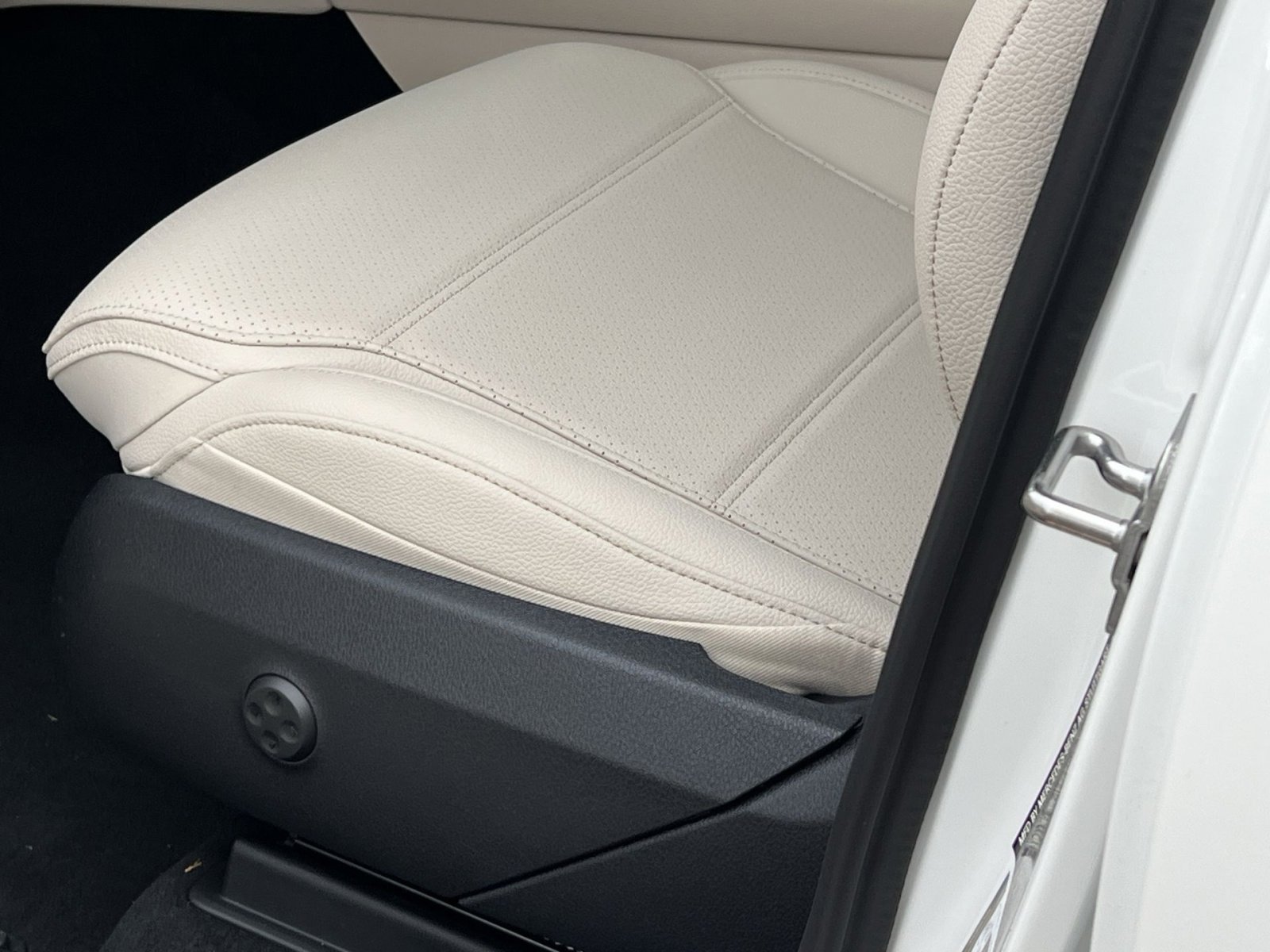 New 2026 Mercedes-Benz GLC 300 4MATIC image 12