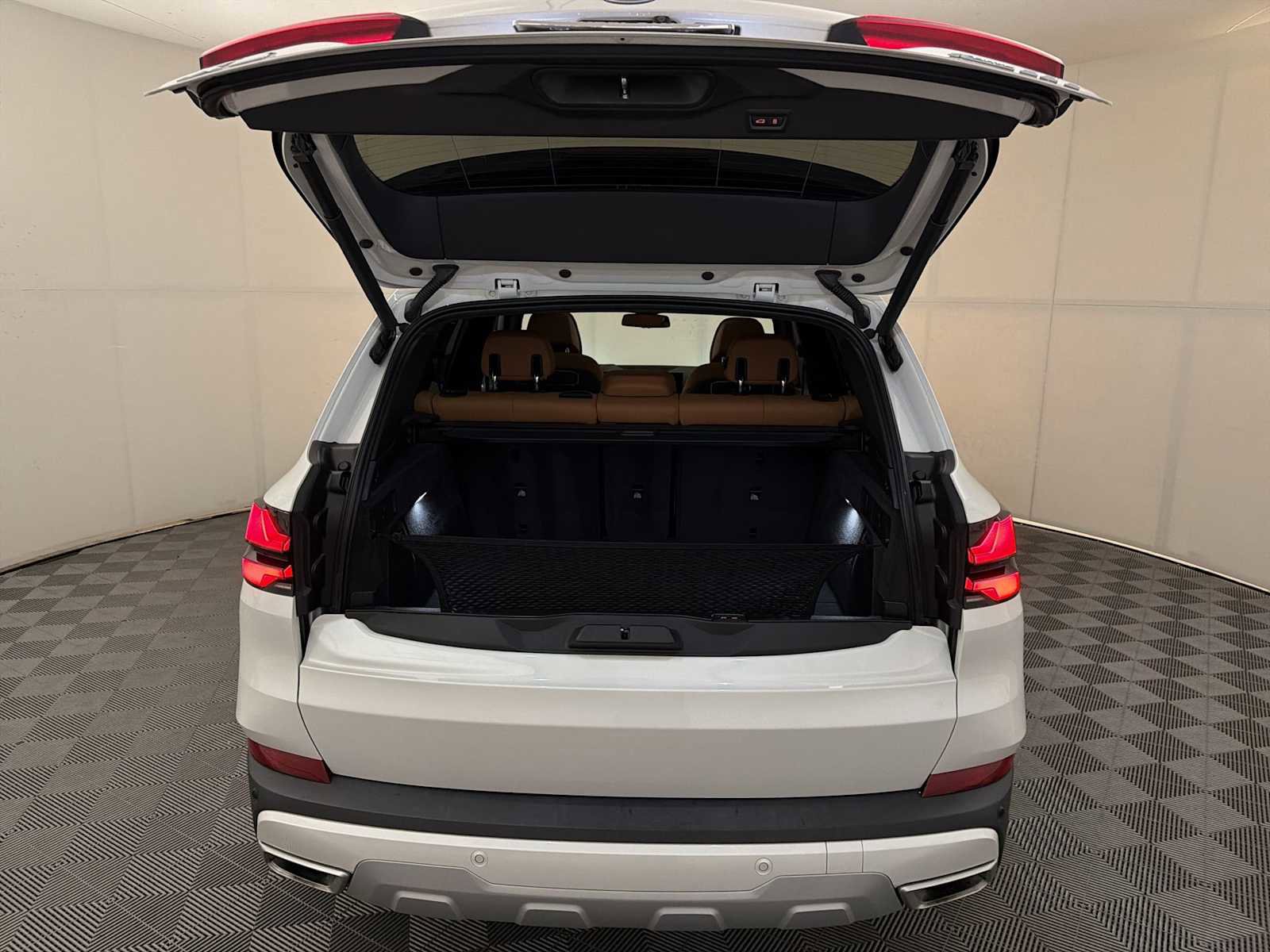 Certified 2024 BMW X5 xDrive50e w/ Premium Package image 23