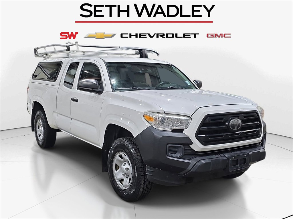 Used 2018 Toyota Tacoma SR image 1