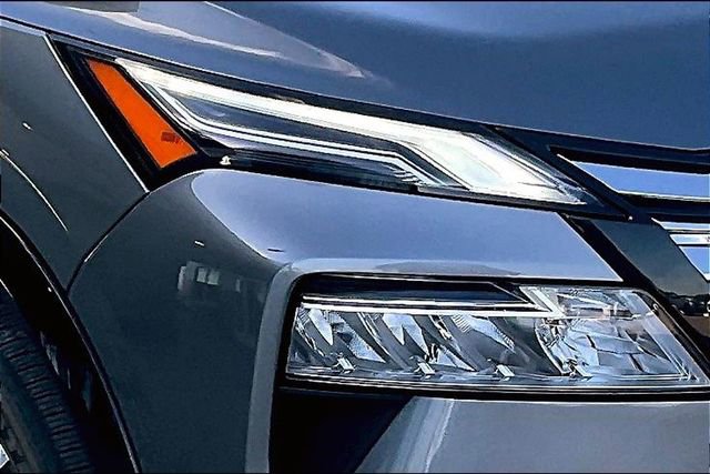 Certified 2025 Nissan Rogue Platinum w/ Platinum Premium Package FWD image 27