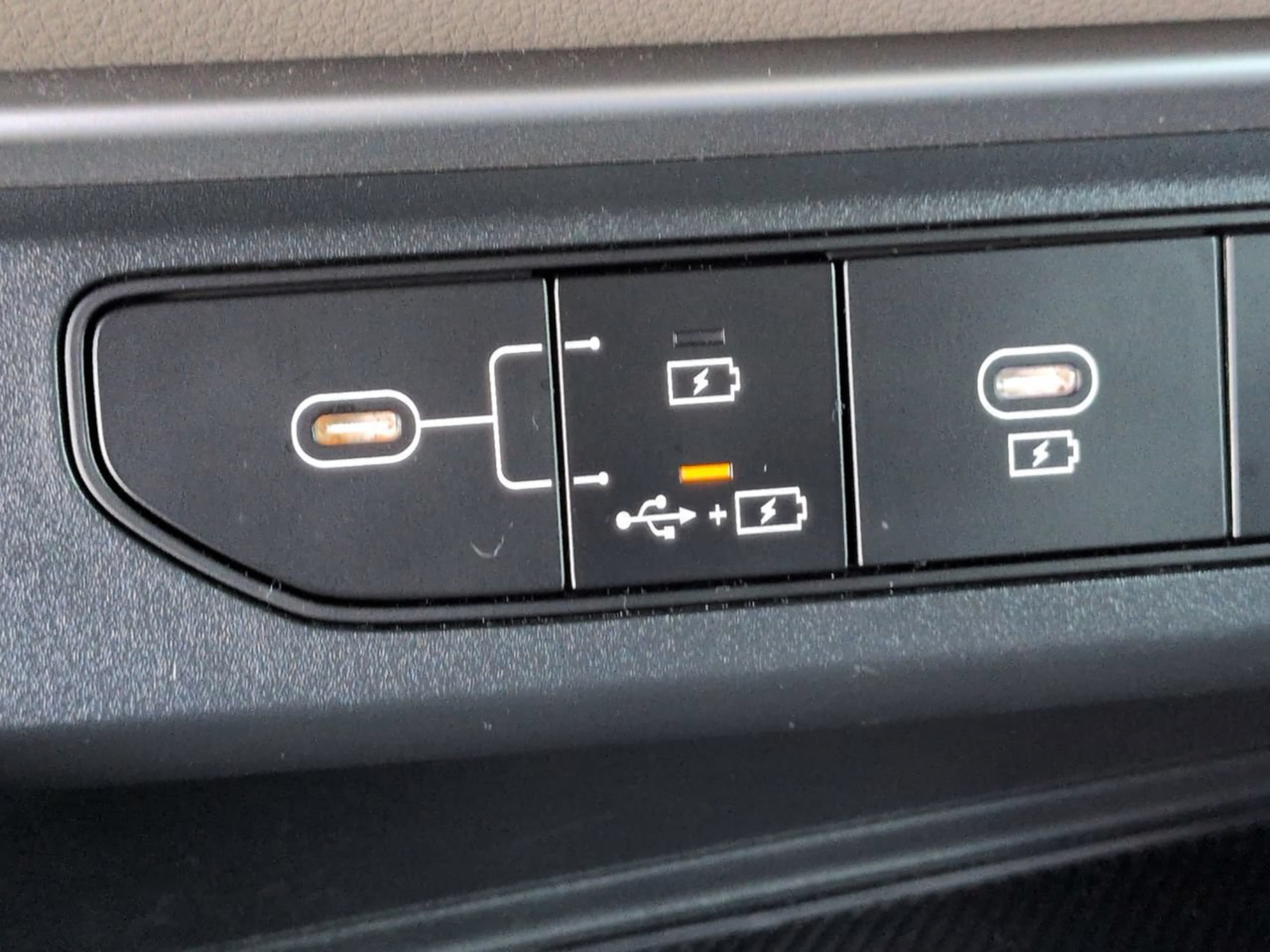 Used 2025 Kia Carnival FWD image 26