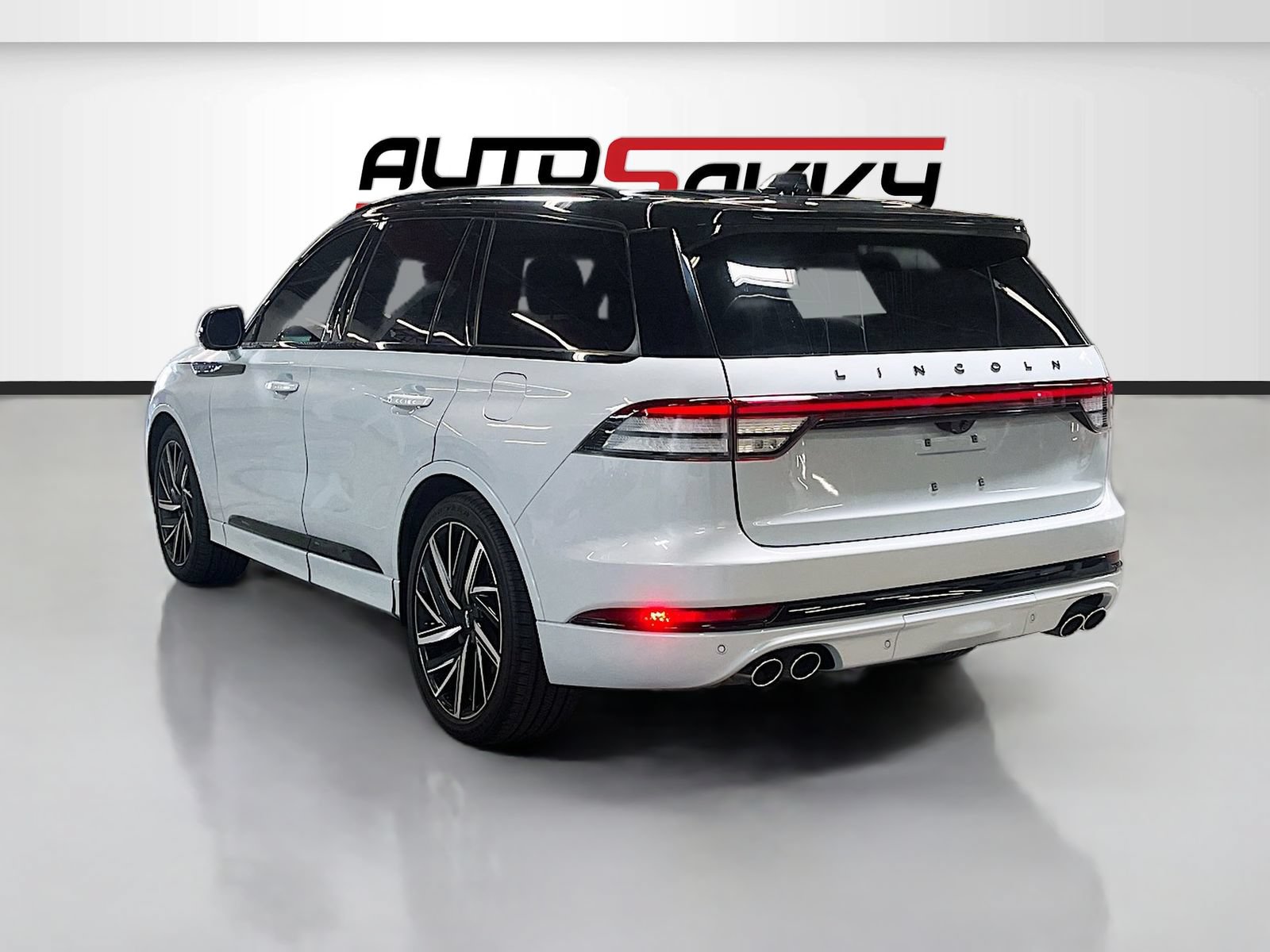 Used 2025 Lincoln Aviator Black Label w/ Black Label Special Edition AWD/4WD image 5