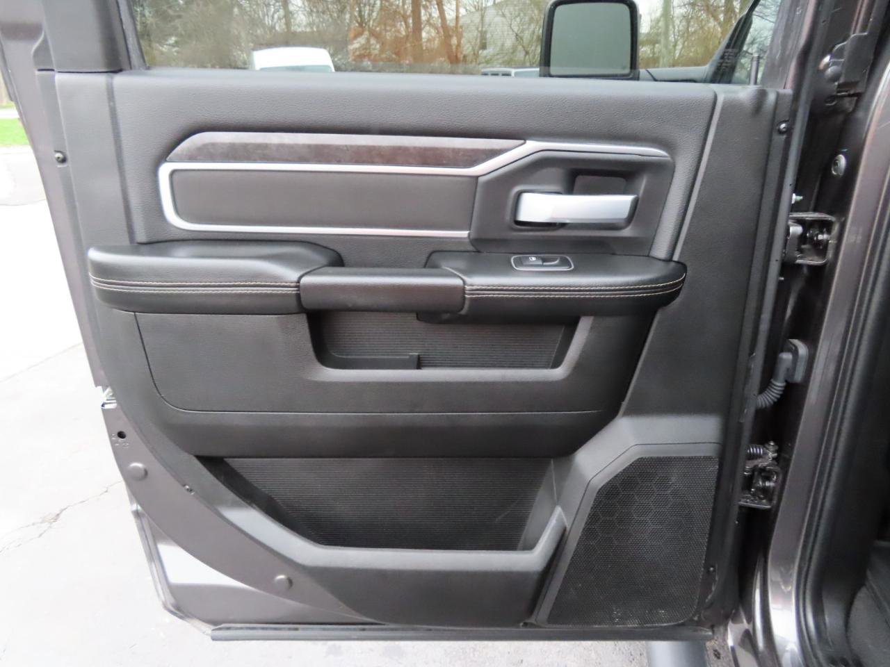 Used 2024 RAM 3500 Big Horn w/ Night Edition image 37