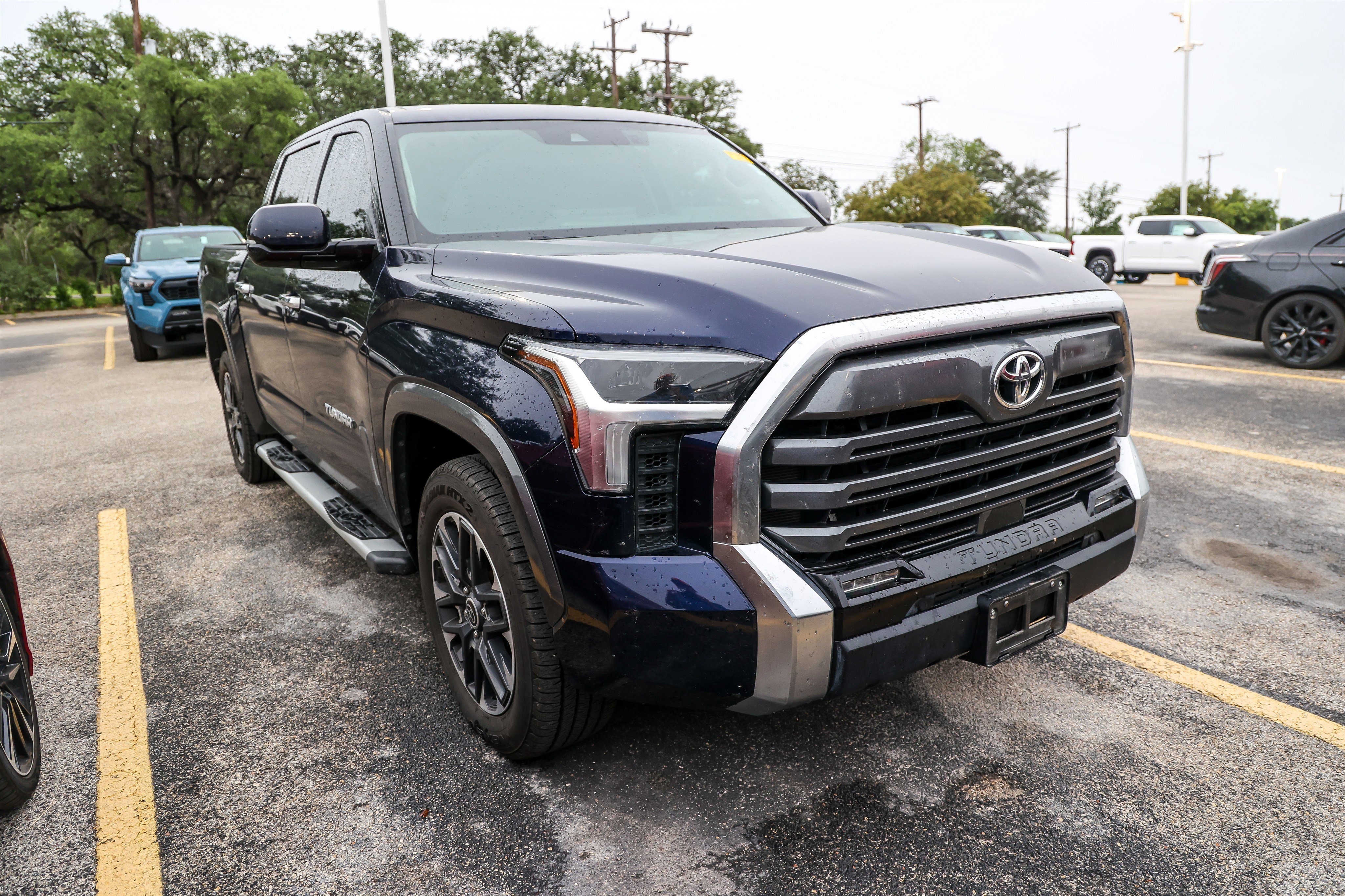 Used 2022 Toyota Tundra Limited w/ Power Package RWD image 5