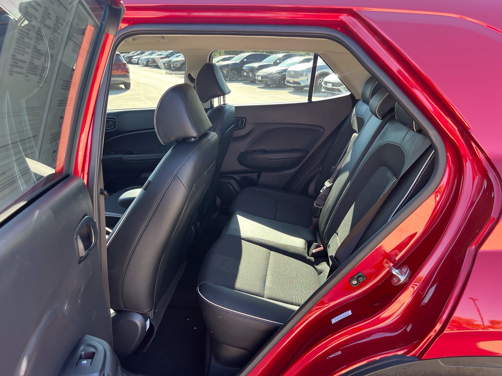 Used 2024 Hyundai Venue Limited FWD image 16