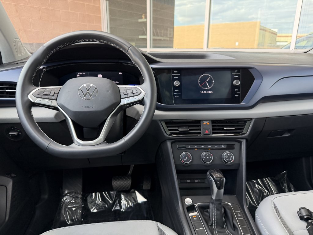 Used 2022 Volkswagen Taos SE w/ Panoramic Sunroof Package image 16