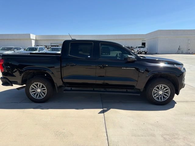 Used 2025 Chevrolet Colorado LT RWD image 2