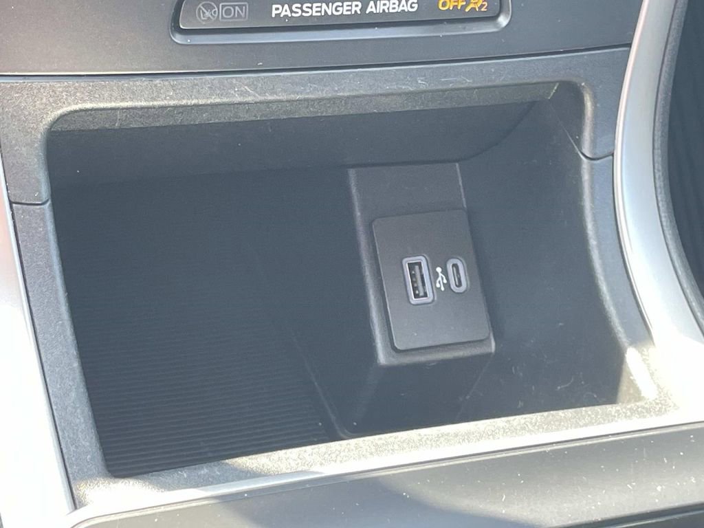 Used 2024 Ford Edge SE w/ Cargo Accessory Package image 20