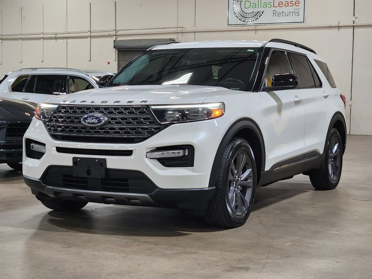 Used 2023 Ford Explorer XLT w/ Equipment Group 202A RWD image 4