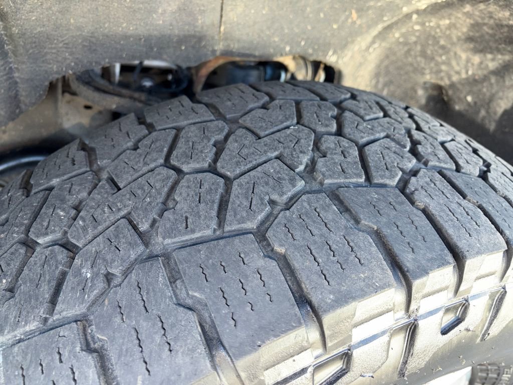 Used 2024 Chevrolet Silverado 2500 LT w/ Convenience Package image 26