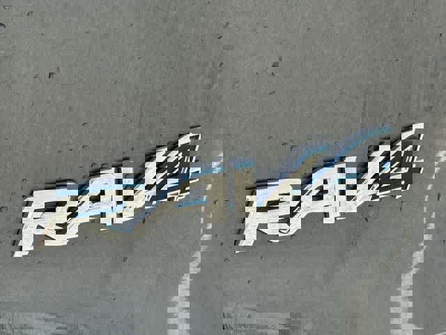 Used 2022 Toyota RAV4 LE AWD/4WD image 7