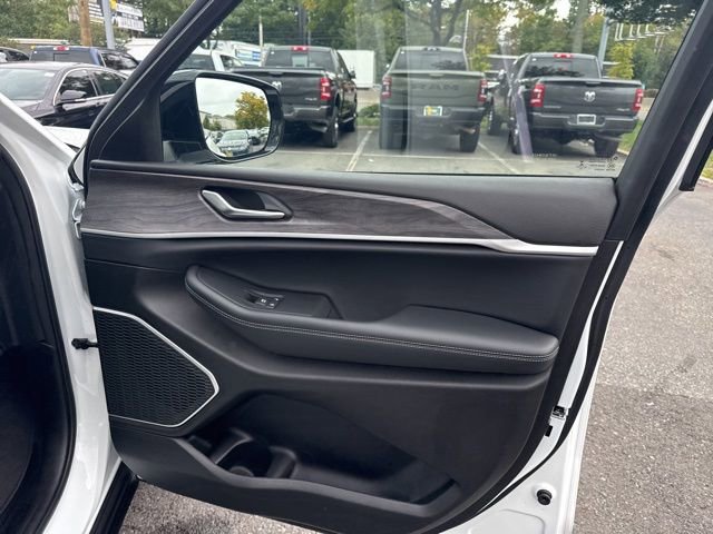 Certified 2022 Jeep Grand Cherokee Limited image 32