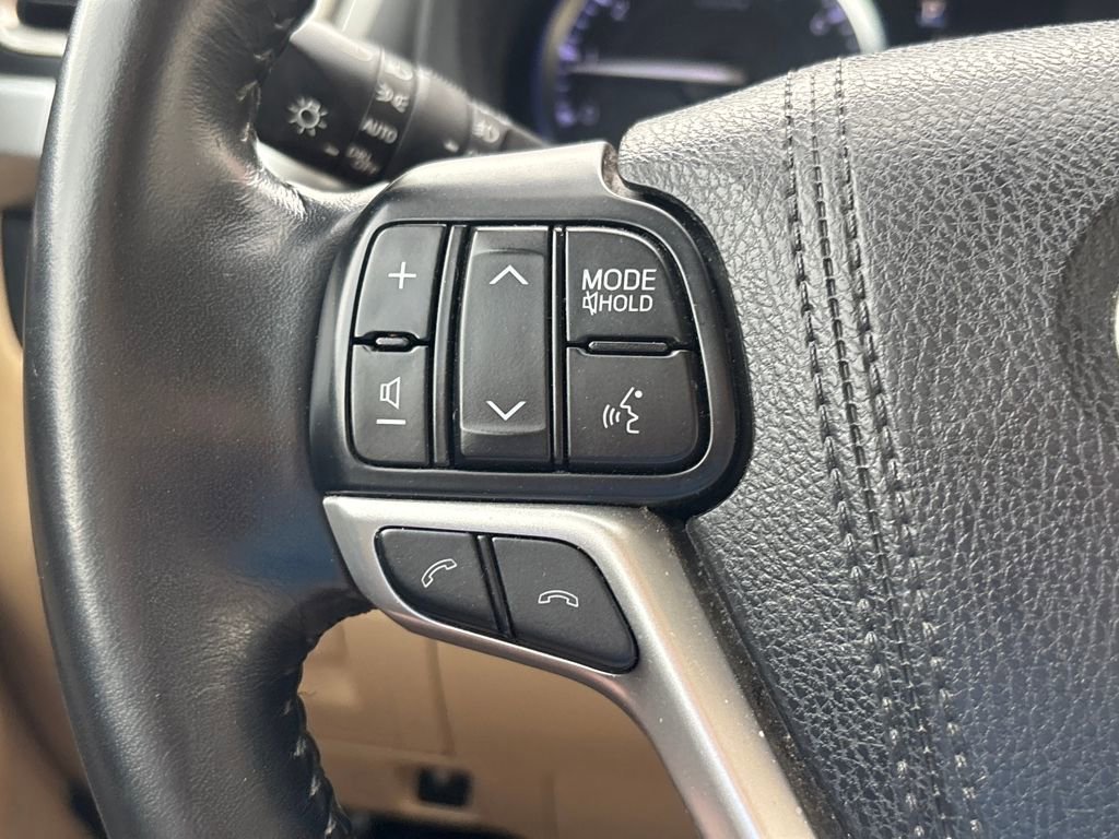 Used 2018 Toyota Highlander XLE image 19