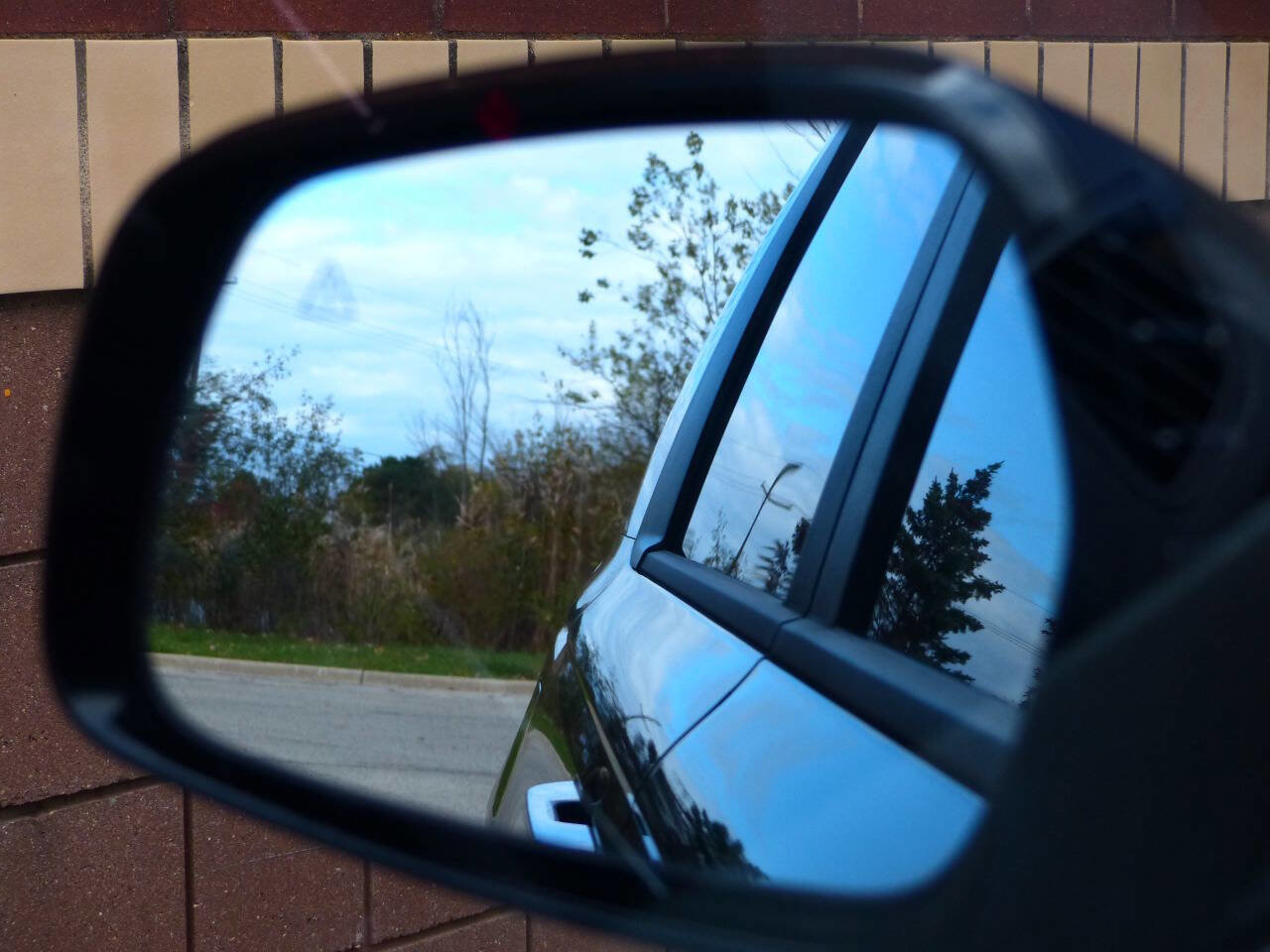 Used 2025 Kia Carnival EX image 51