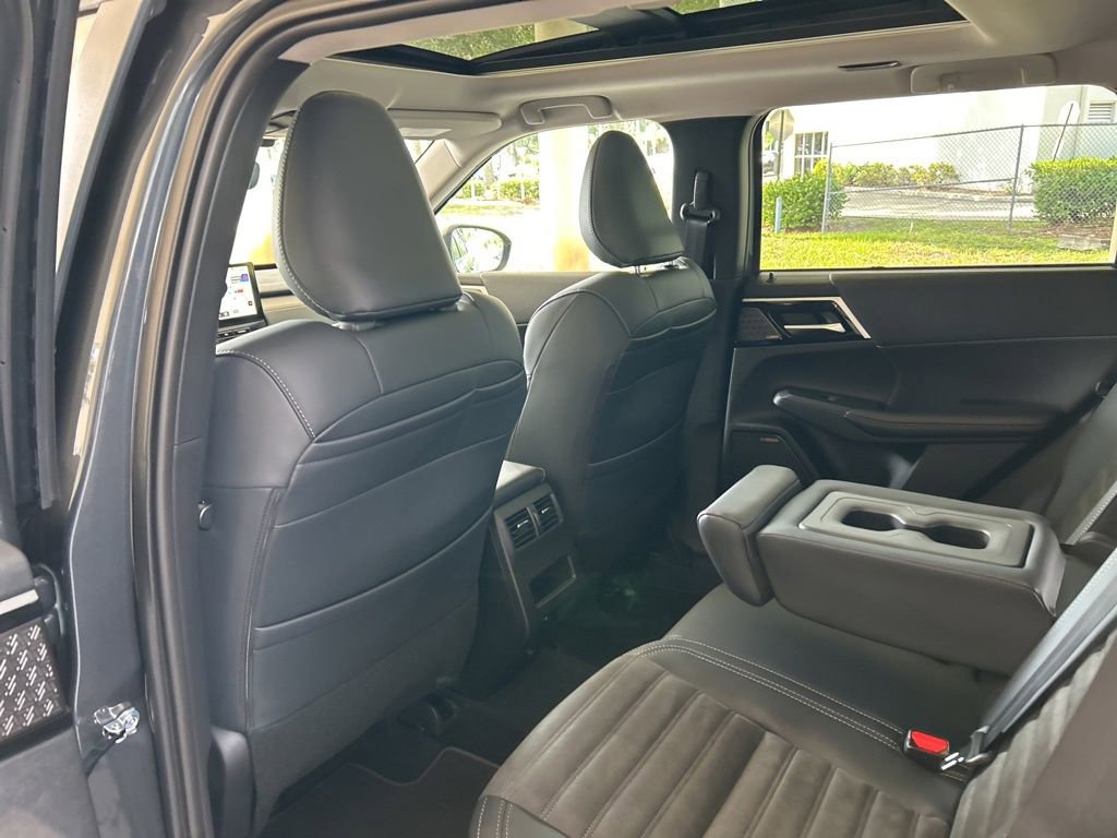 New 2025 Mitsubishi Outlander SE image 34