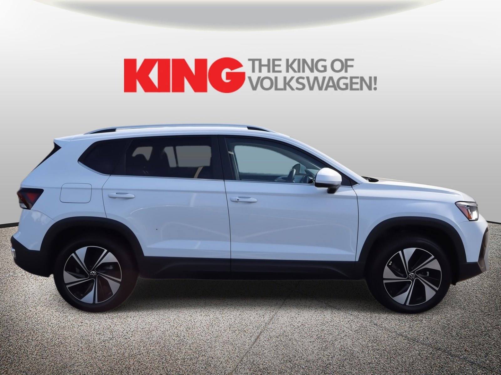 New 2026 Volkswagen Taos SE image 2