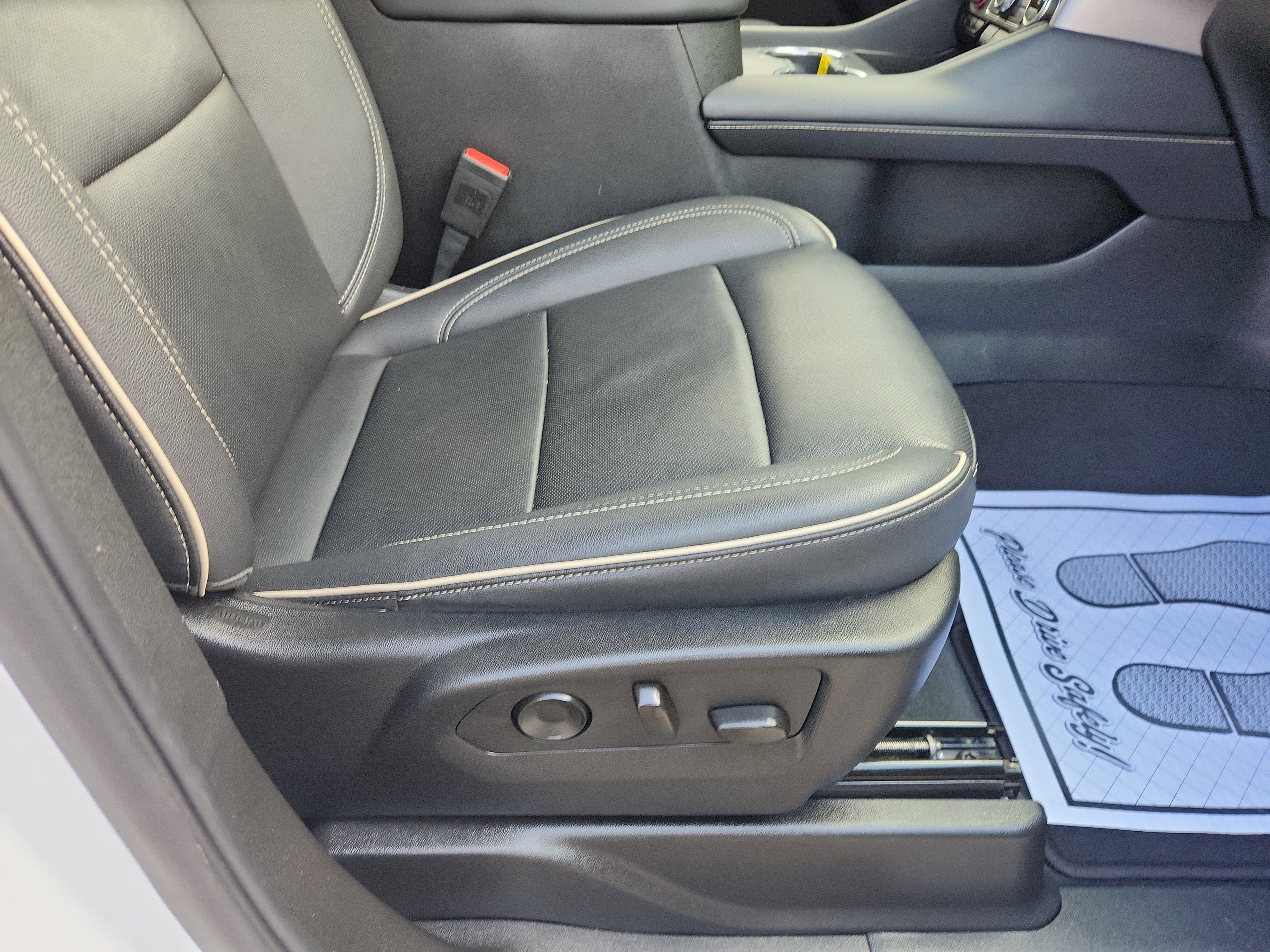 Used 2024 GMC Yukon SLT image 39