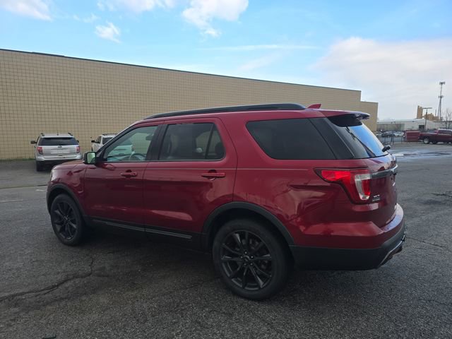 Used 2017 Ford Explorer XLT w/ Equipment Group 202A image 7