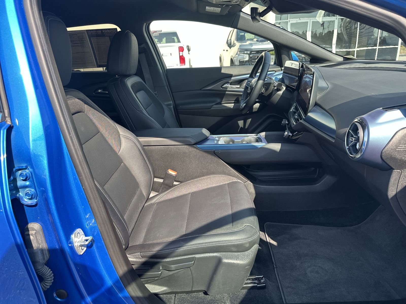 Used 2025 Chevrolet Equinox EV LT w/ Convenience Package FWD image 22