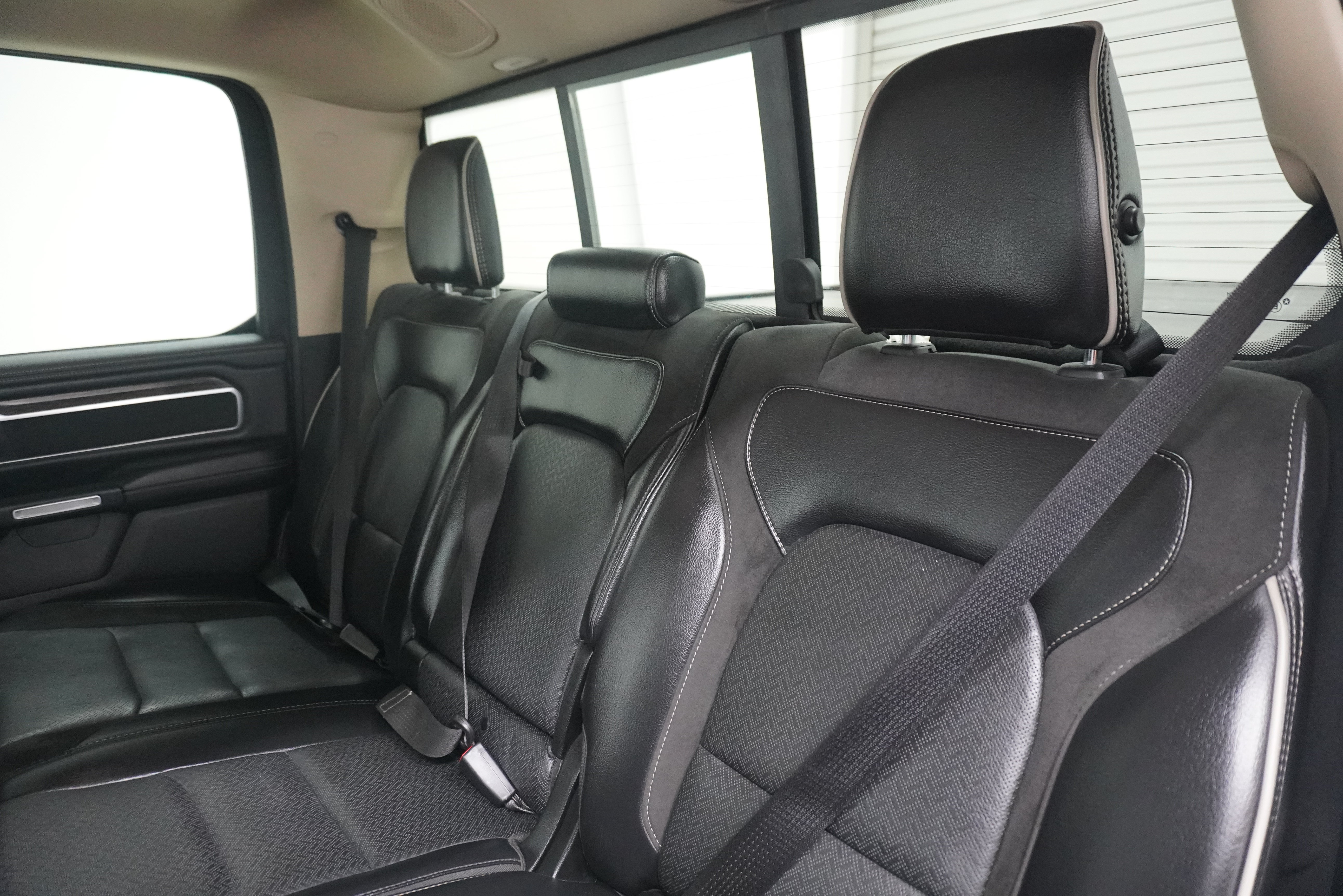 Used 2020 RAM 1500 Laramie RWD image 12