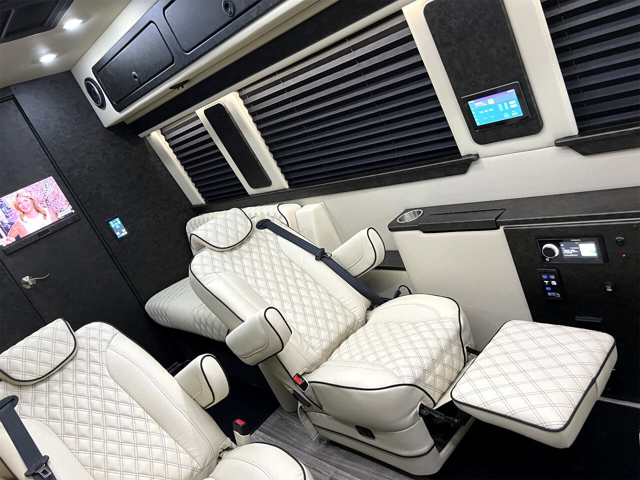 Used 2021 Mercedes-Benz Sprinter 3500 image 4