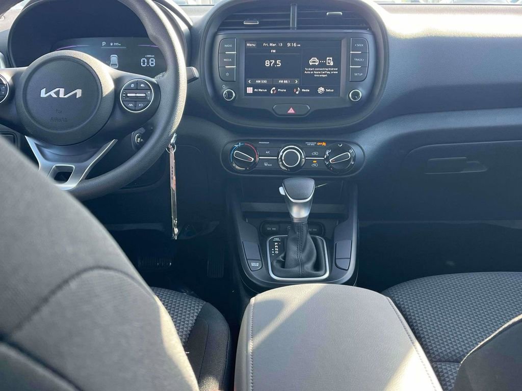 Certified 2025 Kia Soul LX w/ LX Technology Package image 4