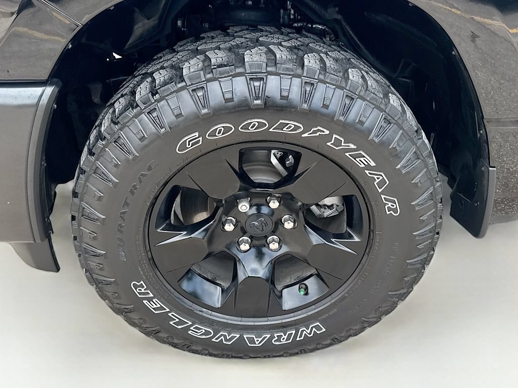 Used 2025 RAM 1500 Warlock AWD/4WD image 36