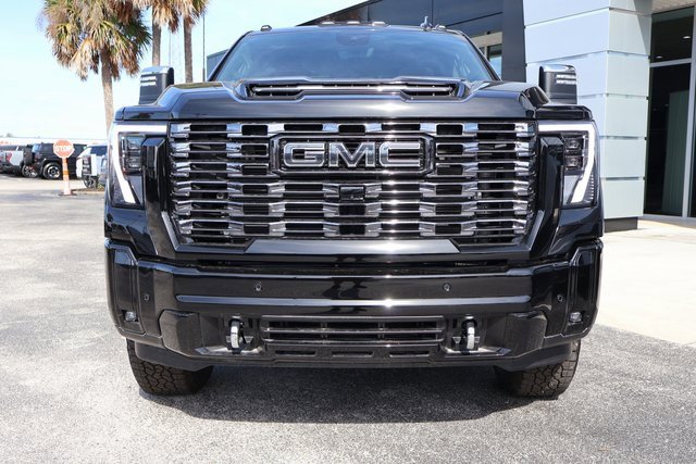 Used 2025 GMC Sierra 3500 Denali Ultimate image 3