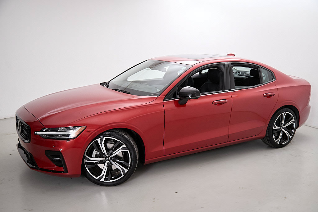 Certified 2024 Volvo S60 B5 Plus AWD/4WD image 3