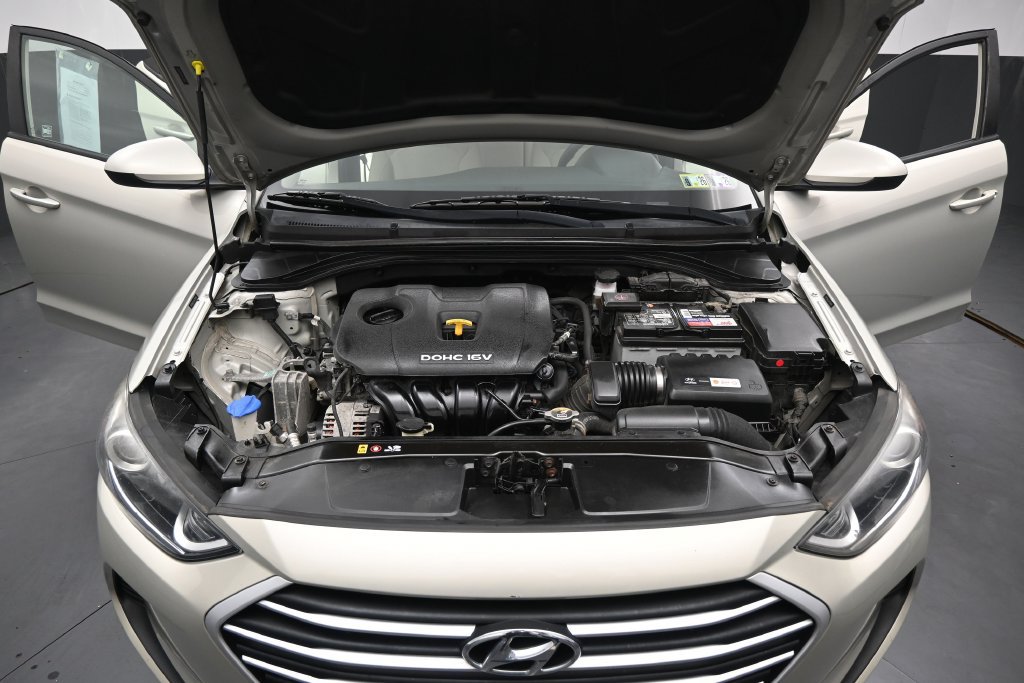 Used 2017 Hyundai Elantra SE FWD image 28
