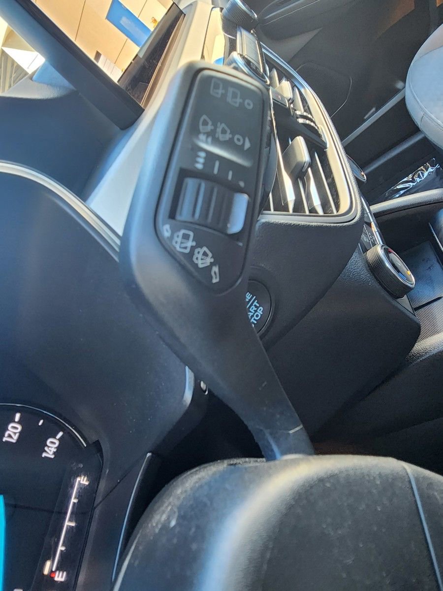 Used 2022 Ford Escape SE image 39