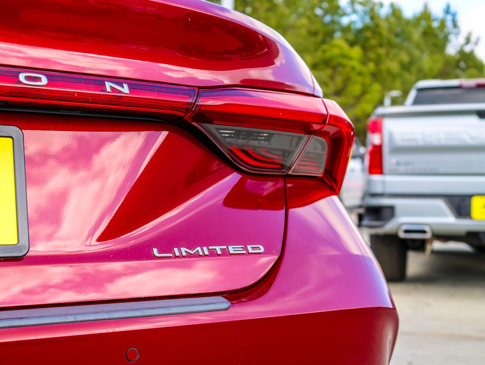 Used 2022 Toyota Avalon Limited w/ Advanced Safety Package FWD image 6