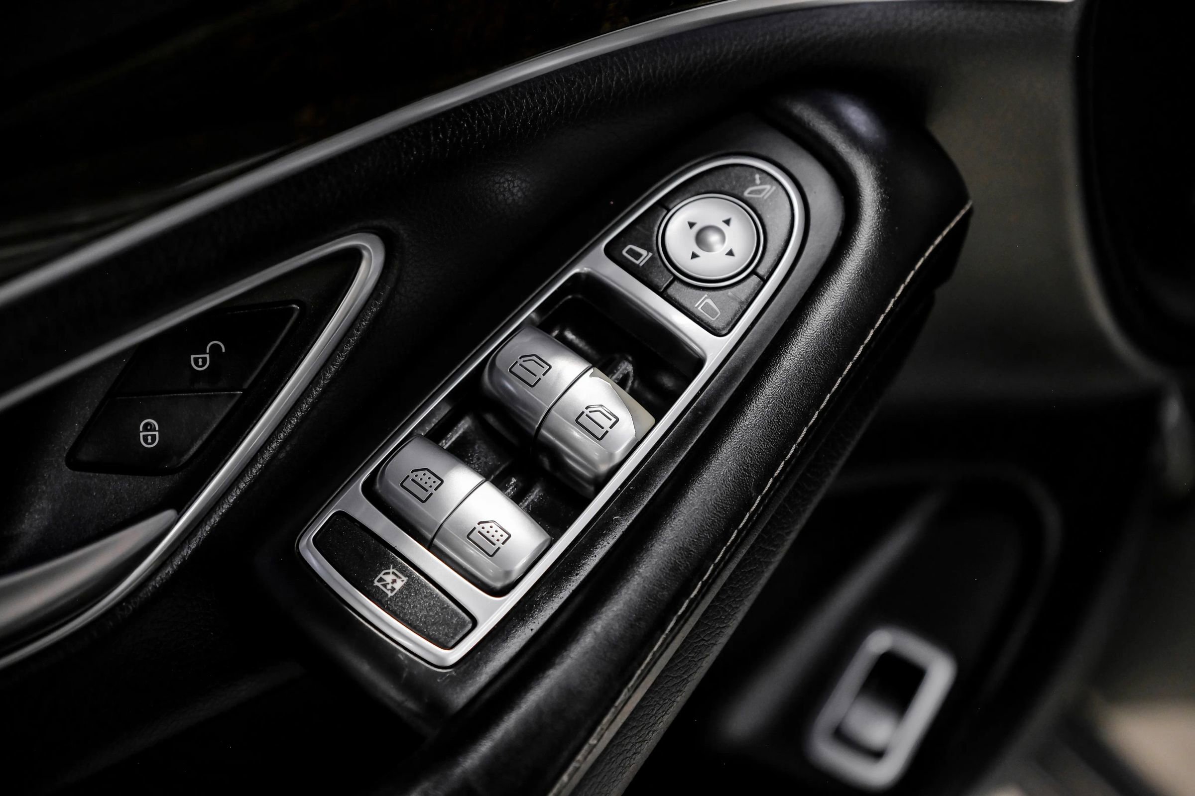 Used 2015 Mercedes-Benz S 550 Sedan w/ Sport Package w/ Sport Package image 49